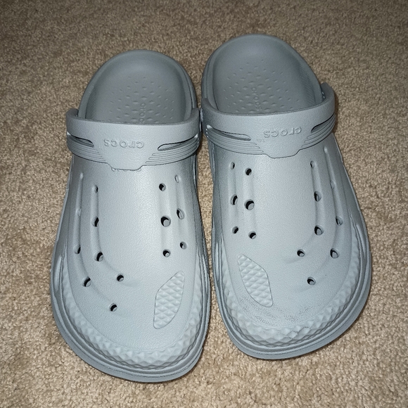 Unisex CROCS Light Gray Clogs 10 Men/ 12 Women - Picture 4 of 9
